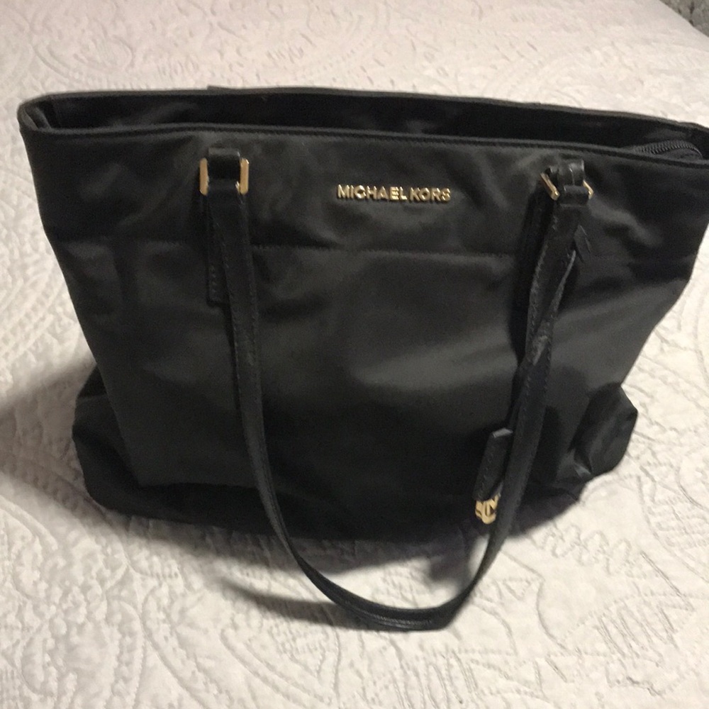 Large Michael Kors tote it’s Vinyl